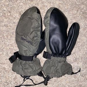 Burton mittens